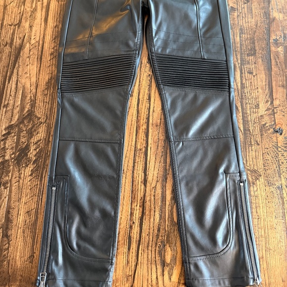 GAP Mid Rise Vegan Leather Moto Vintage Slim Pants - Size 4 Regular - Picture 1 of 3